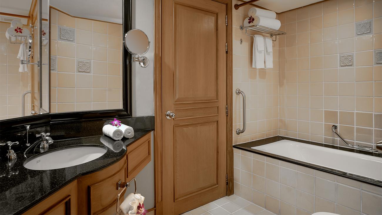 Kamar Mandi Tamu